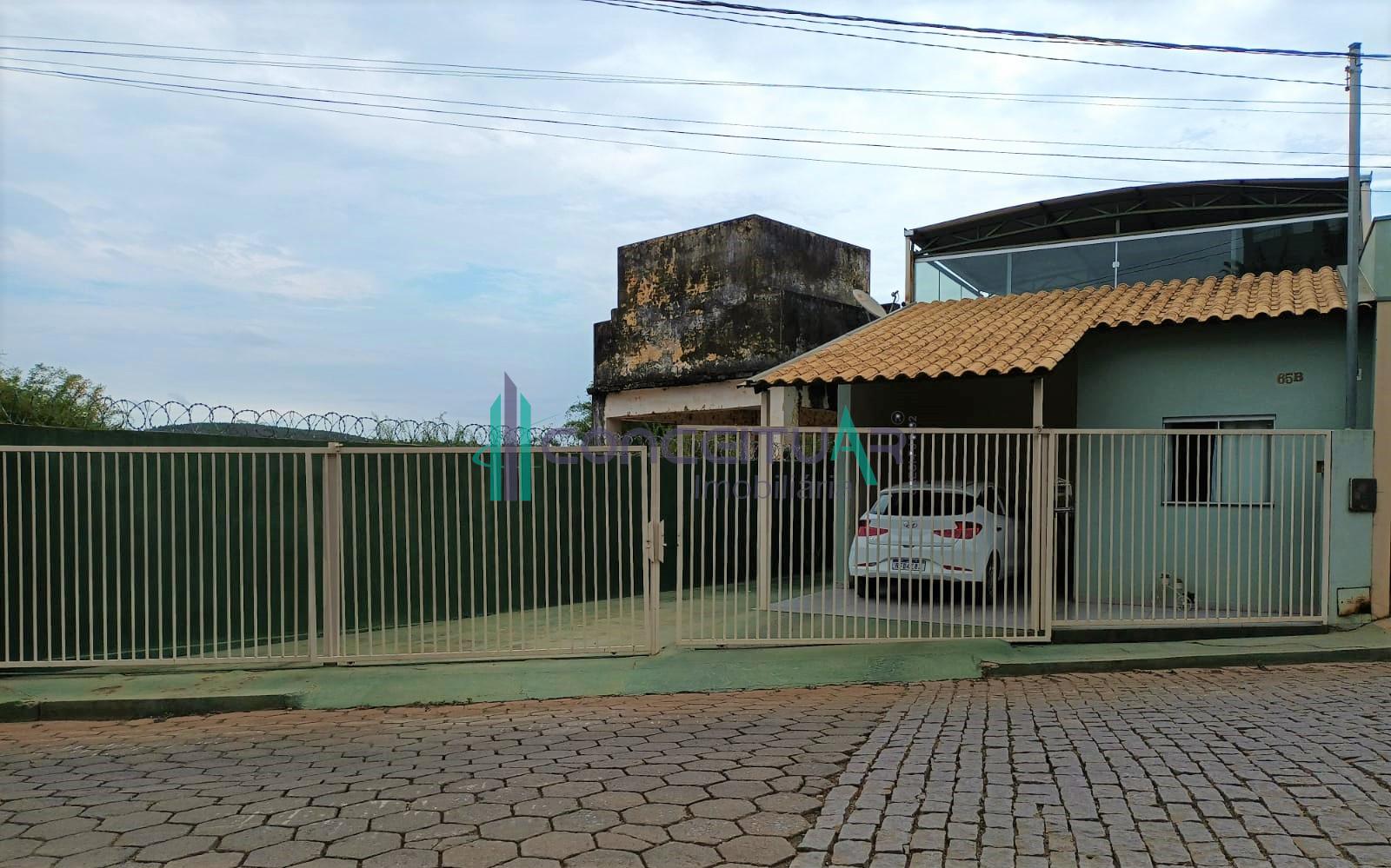 Excelente Casa  venda, tima localizao, no CENTRO de PAINS - MG.