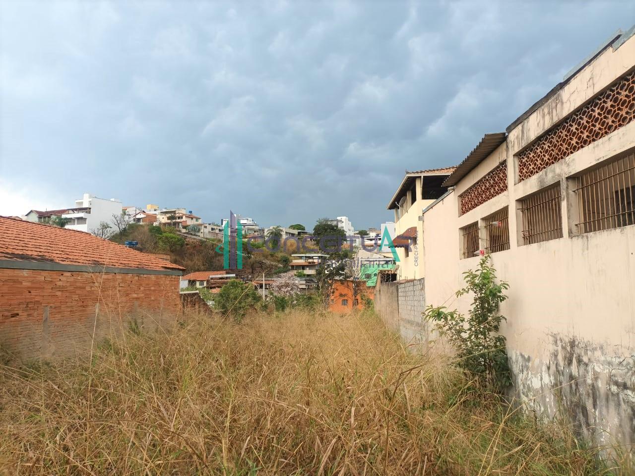 Lote  venda com aproximadamente 395m , ESPRITO SANTO, DIVINOPOLIS - MG.