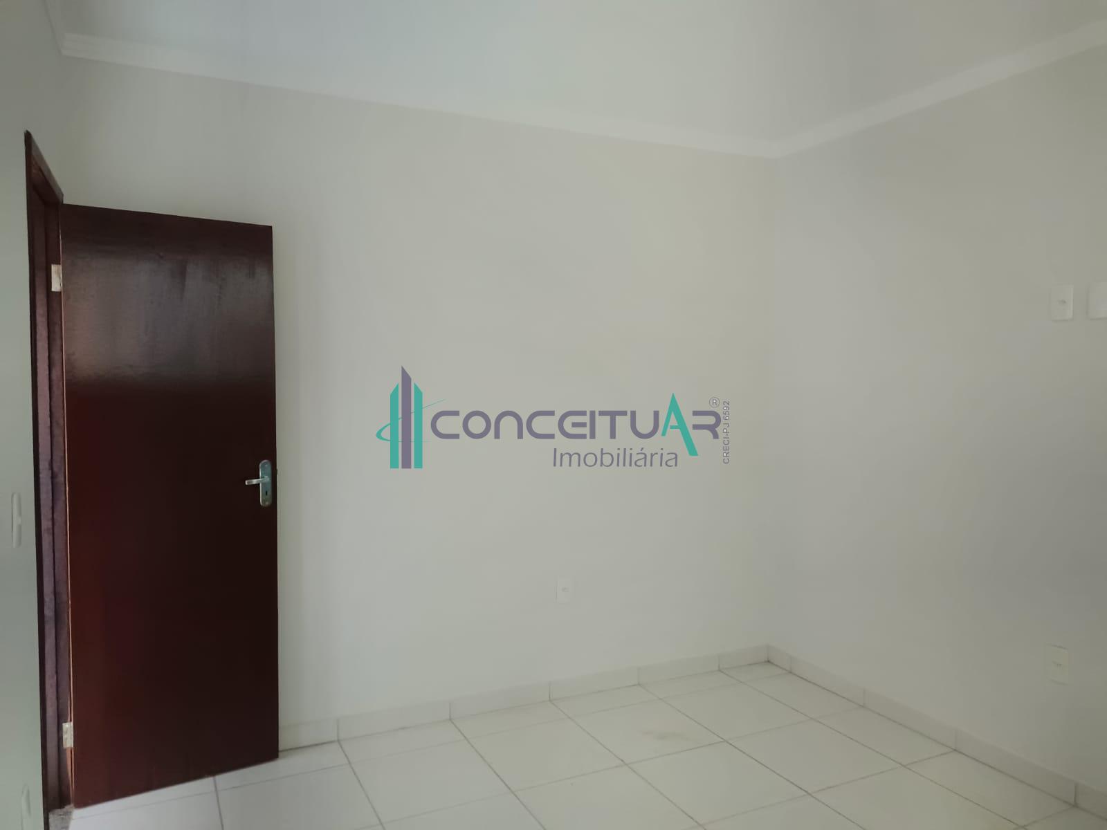 Apartamento  venda no centro de Pains-MG com 03 quartos, sala, cozinha, banheiro social.