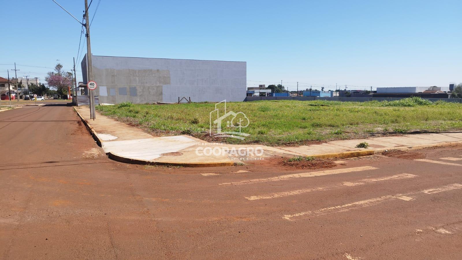 Terreno de esquina à venda localizado no Tocantins em Toledo - PR