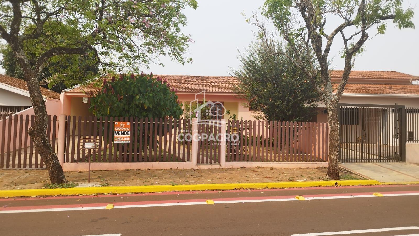 Casa localizada no BNH Jardim Paran? na Vila Industrial em Tol...