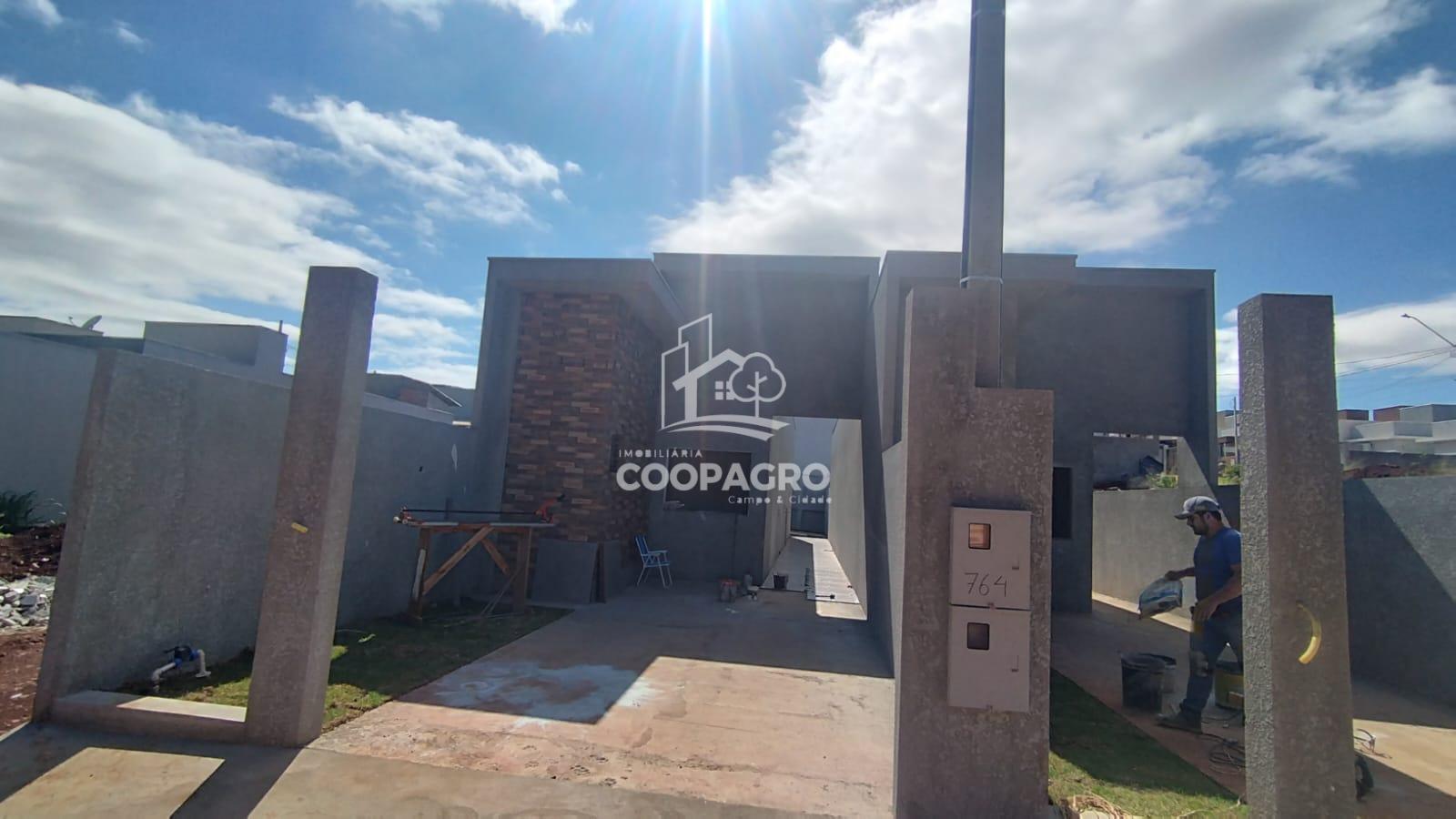 Casa à venda localizada no Jardim Coopagro em Toledo - PR