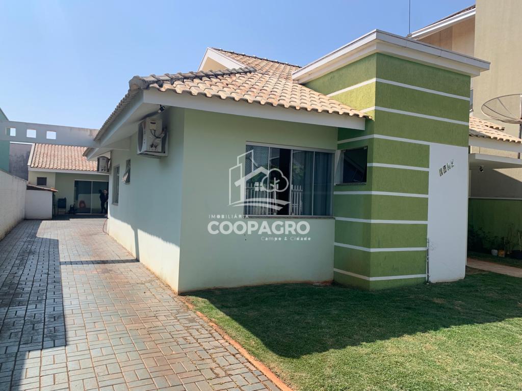 Casa com quatro dormitórios à venda no Tocantins em Toledo - PR
