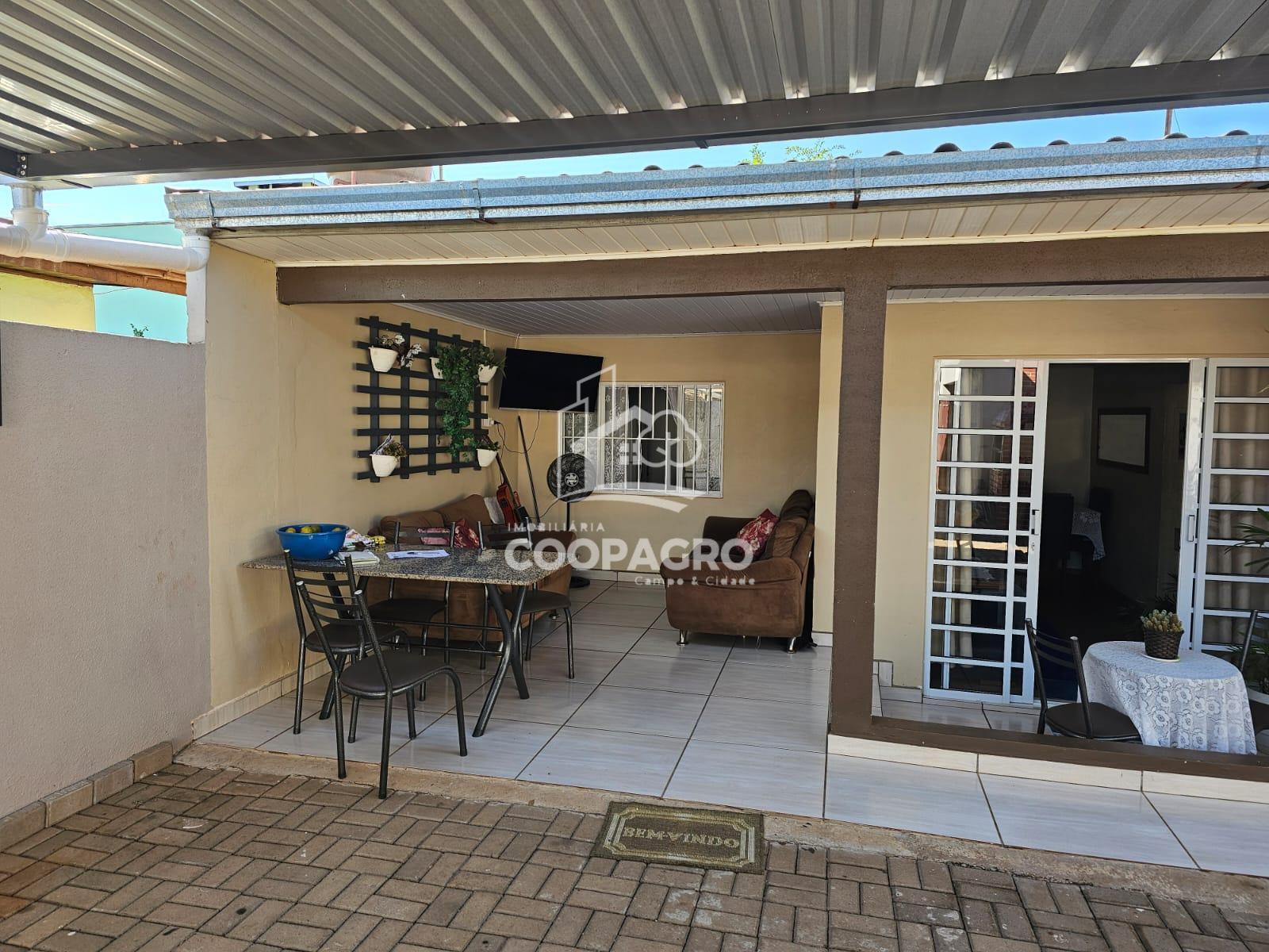 Casa com Sala Comercial no Jardim Coopagro - Toledo - PR.