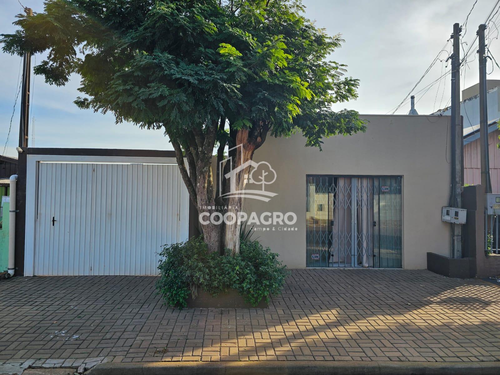 Casa com Sala Comercial no Jardim Coopagro - Toledo - PR.