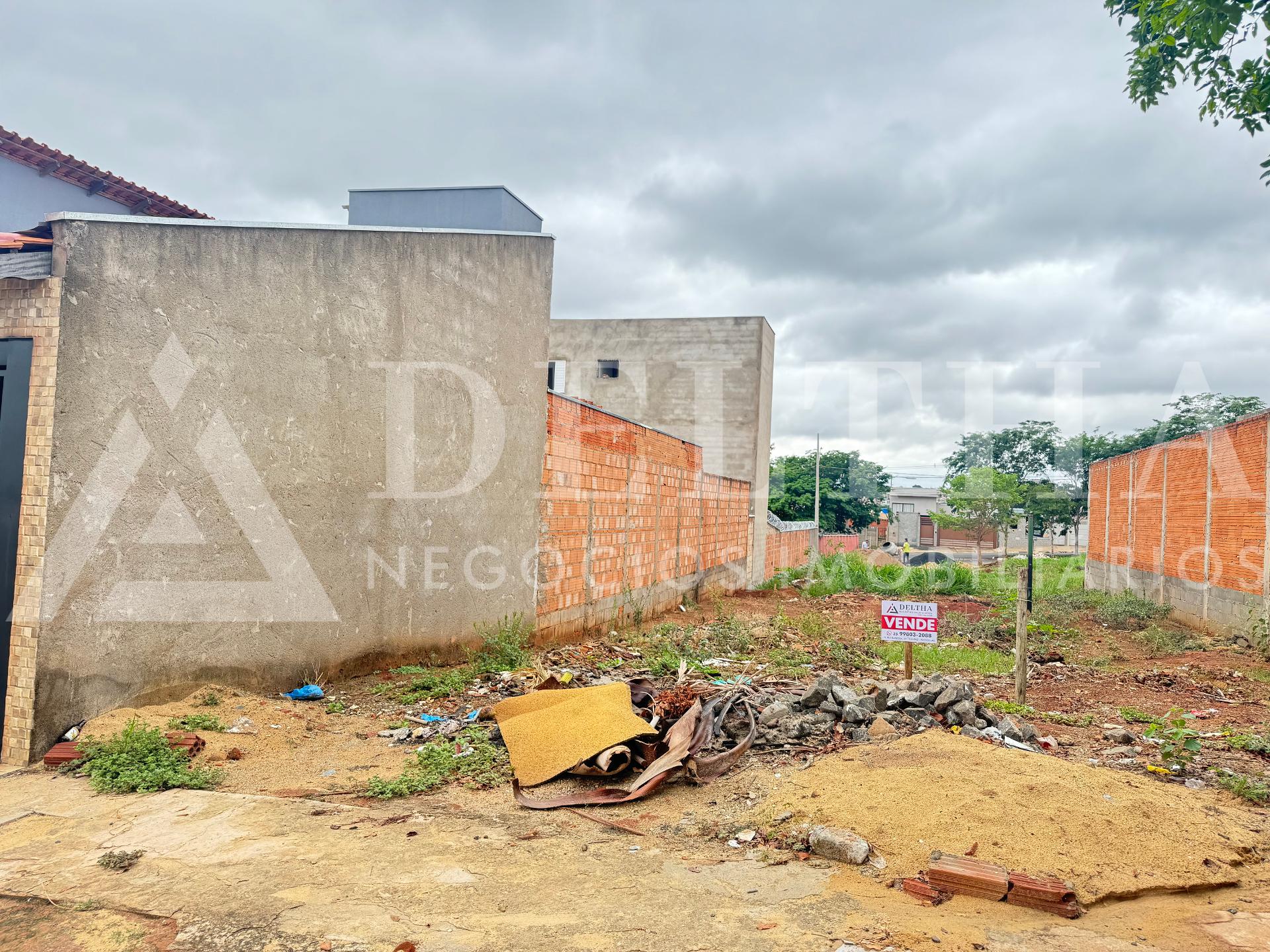 Lote à venda, Nova passos, PASSOS - MG murado nas duas laterais