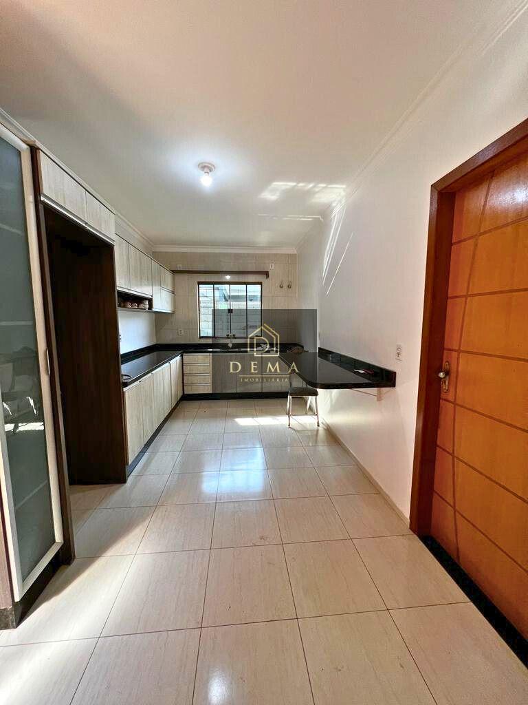 Casa à venda com 2 quartos, 81m² - Foto 11