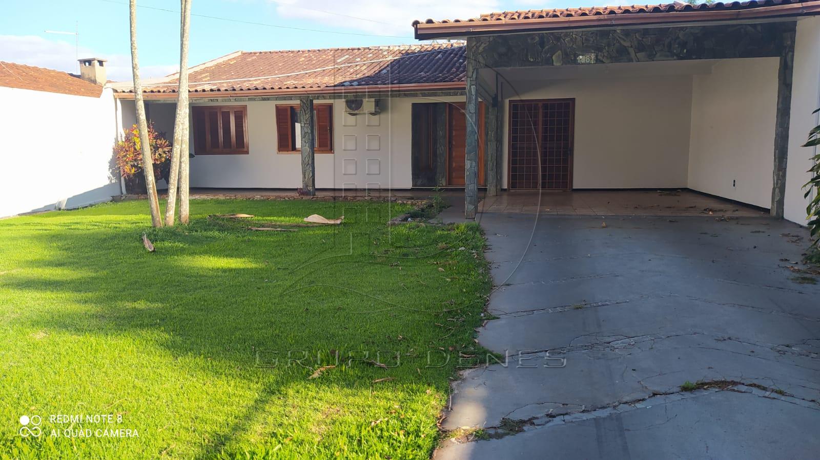 Casa à venda com 03 quartos, Bairro Centro, MEDIANEIRA - PR