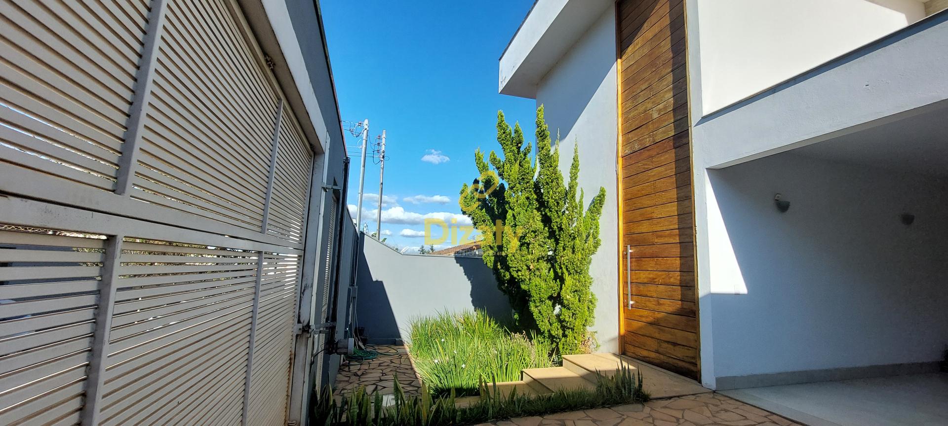 Casa à venda com 4 quartos, 360m² - Foto 1