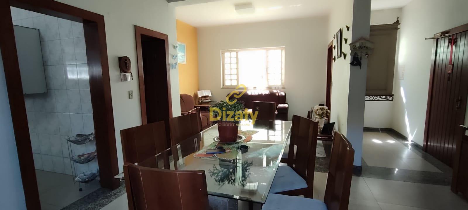 Casa à venda com 3 quartos, 182m² - Foto 1