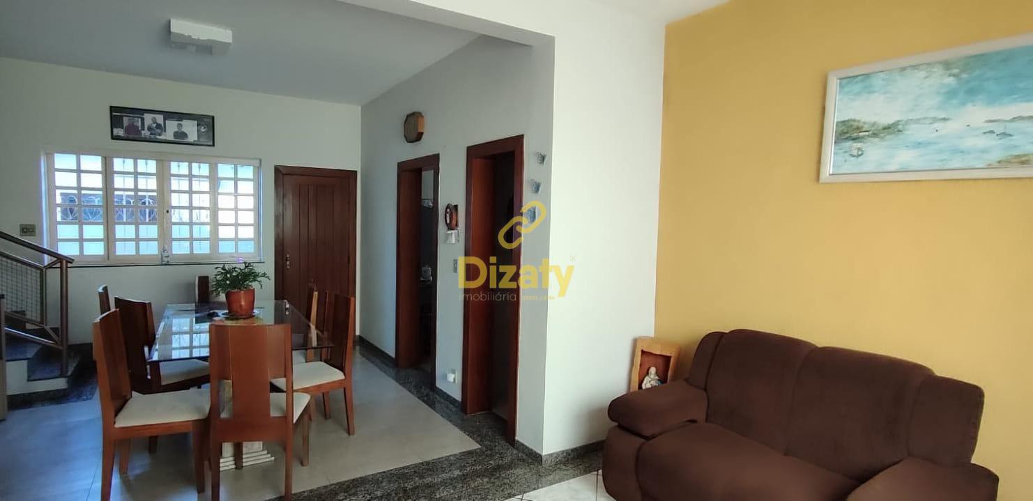 Casa à venda com 3 quartos, 182m² - Foto 2