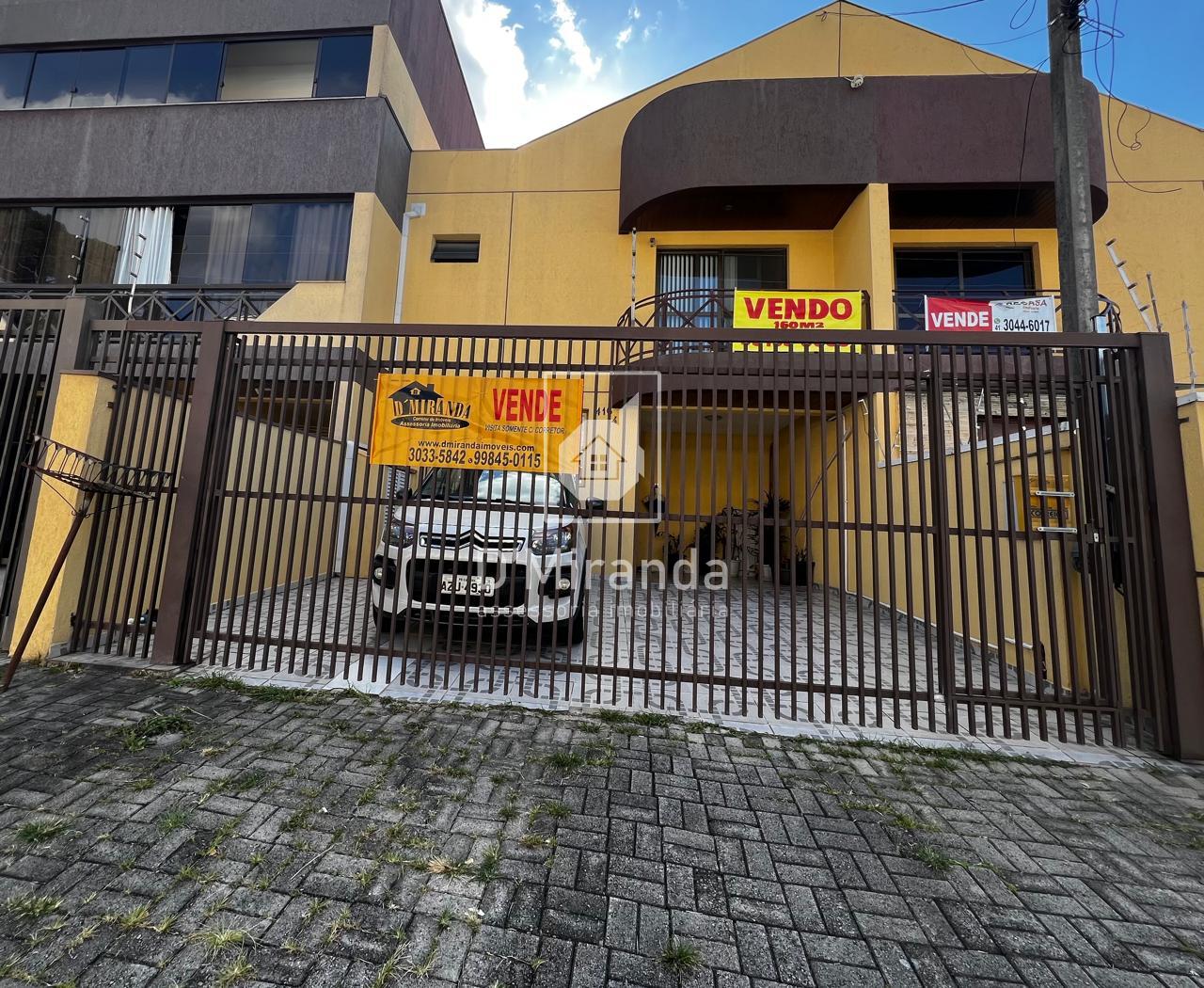 Sobrado triplex no Centro de Pinhais, com 3 quartos, sendo uma...