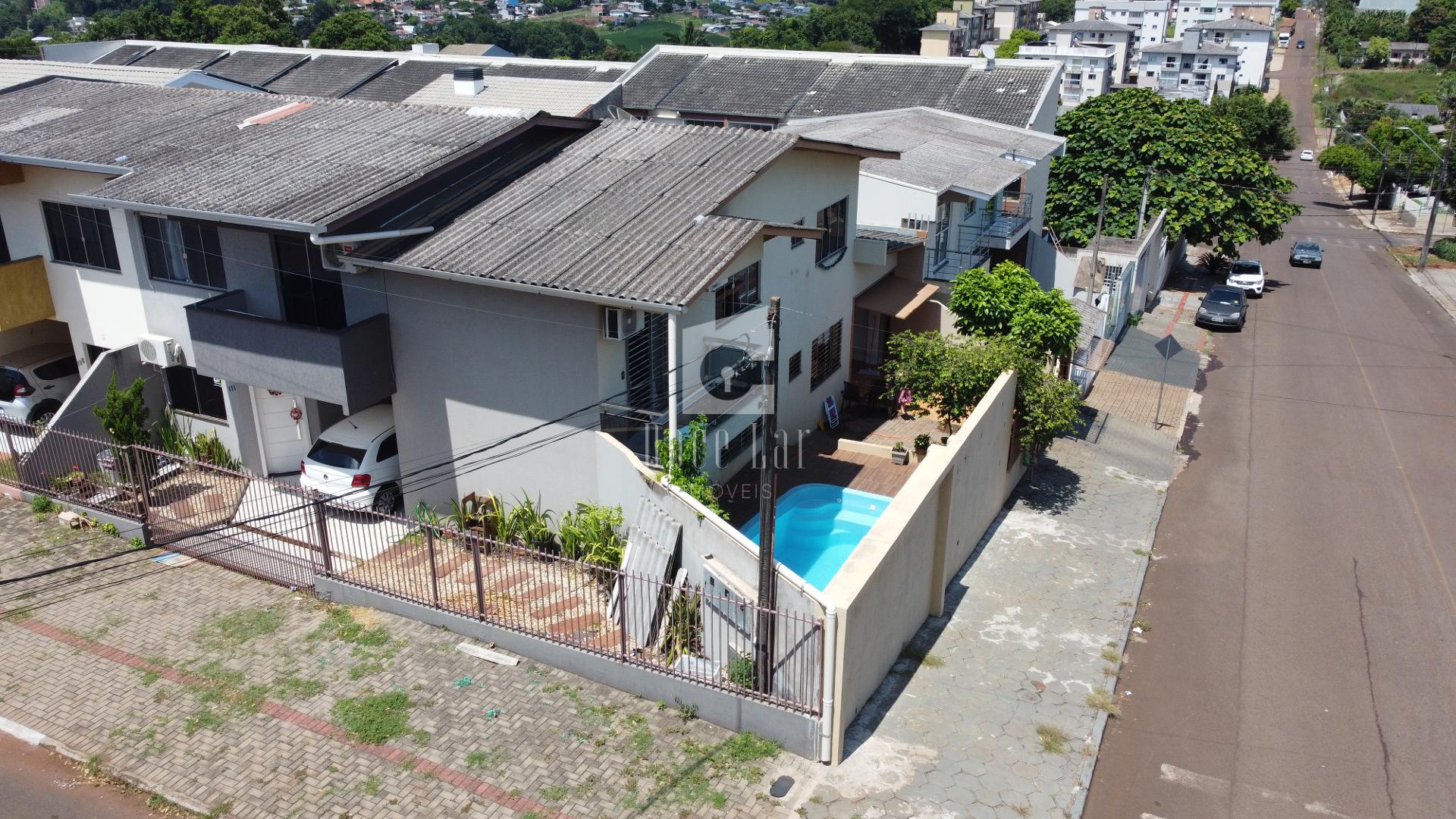 Sobrado com piscina a venda no Bairro São Francisco de Assis, DOIS VIZINHOS - PR