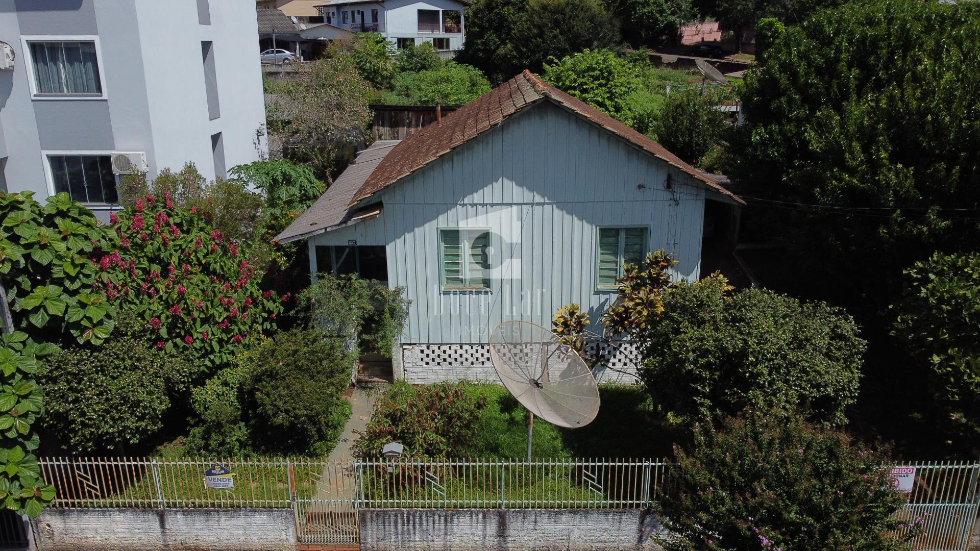 Casa à venda, com terreno amplo  Rua Ipiranga, Dois Vizinhos PR