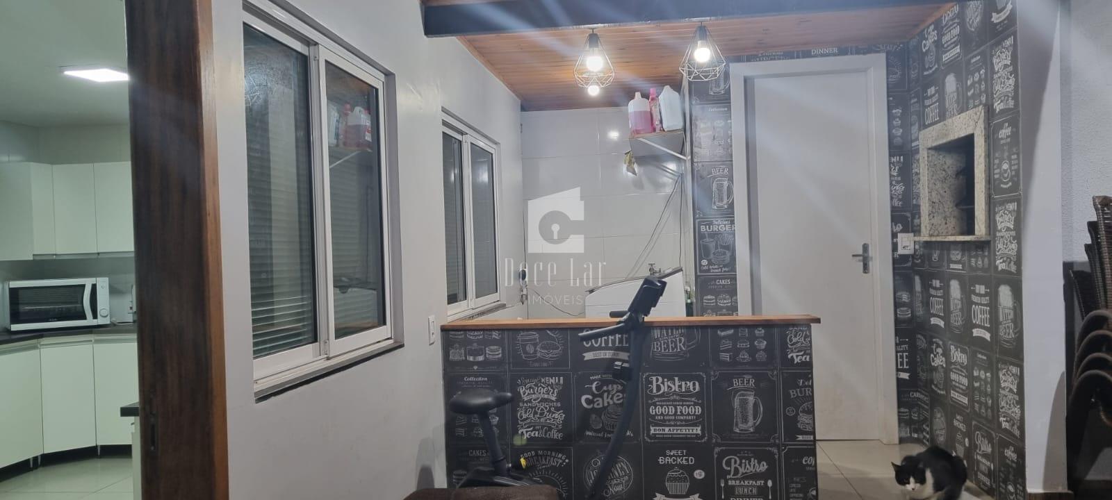 Casa com piscina à venda próxima ao Supermercado Preferencial,...