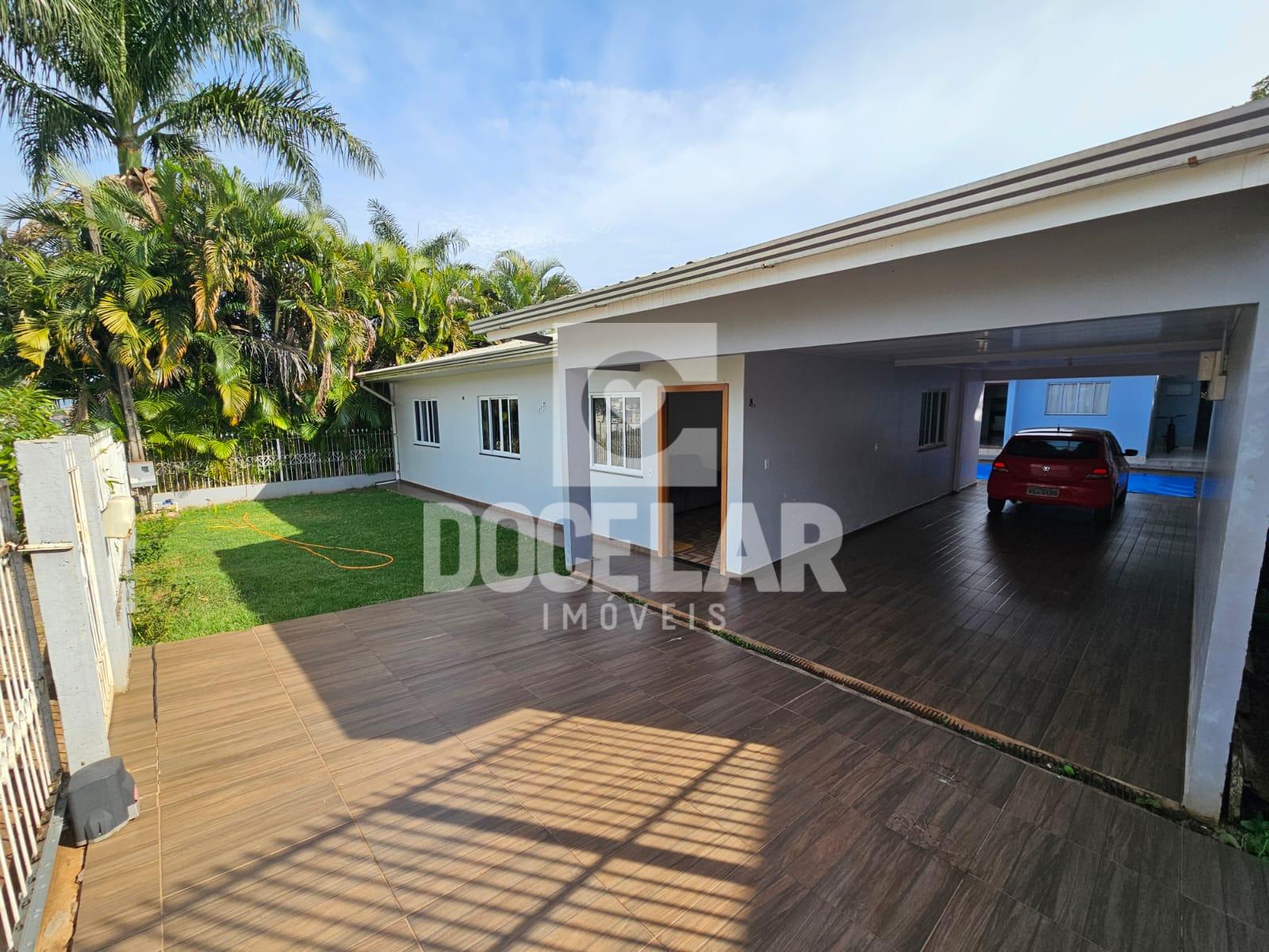 Amplo lote contendo duas casas, com piscina, próximo à CISS, D...