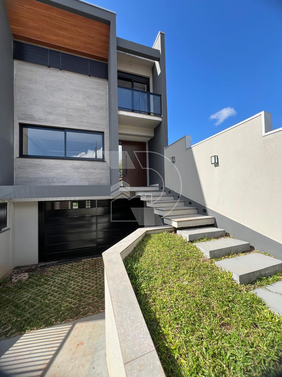 Triplex localizado no bairro Lucas Araújo, com 3 suítes, piscina.