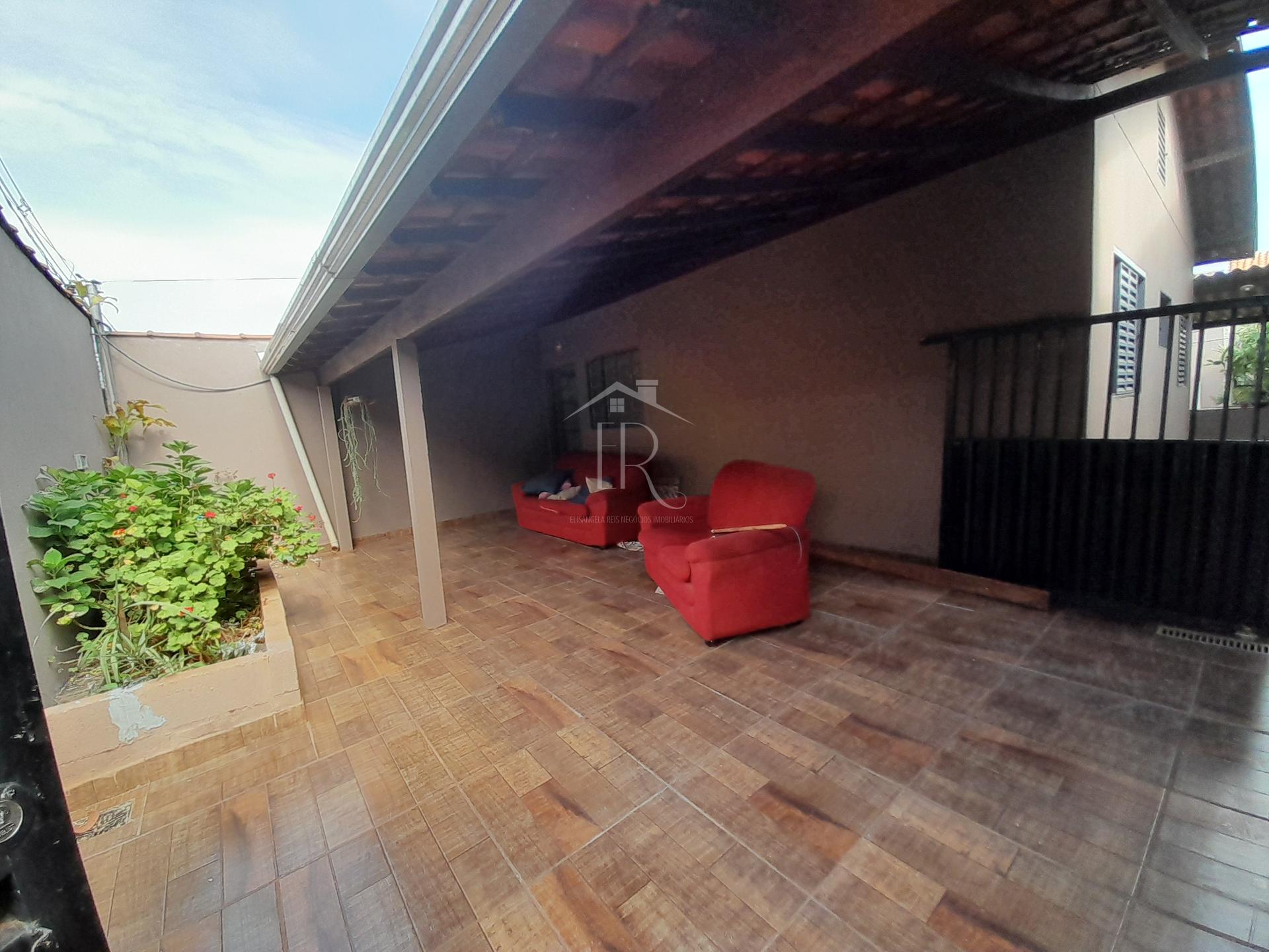 Casa à venda, com área para churrasco, garagem 2 carros no DIAMANTINA, SAO SEBASTIAO DO PARAISO - MG