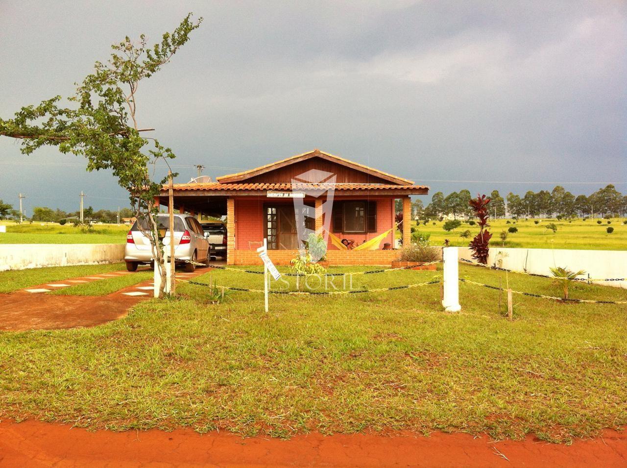 CASA Á VENDA, EM ÓTIMA LOCALIZAÇÃO.