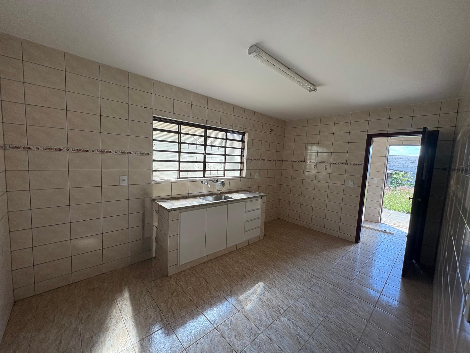 Casa para alugar com 2 quartos, 420m² - Foto 8