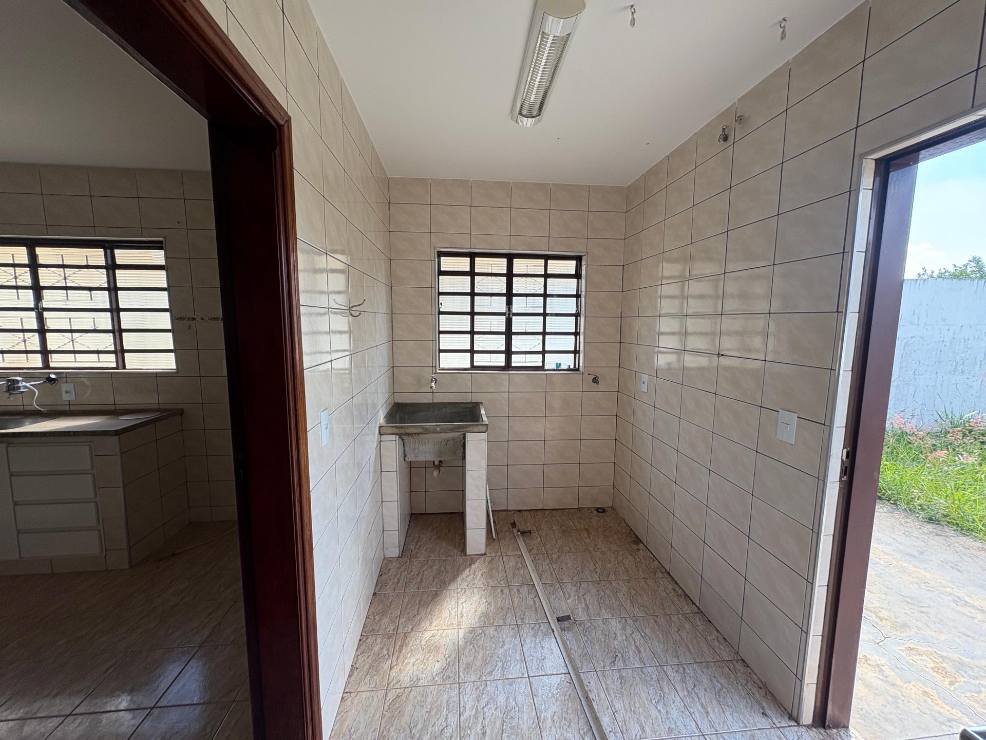 Casa para alugar com 2 quartos, 420m² - Foto 9