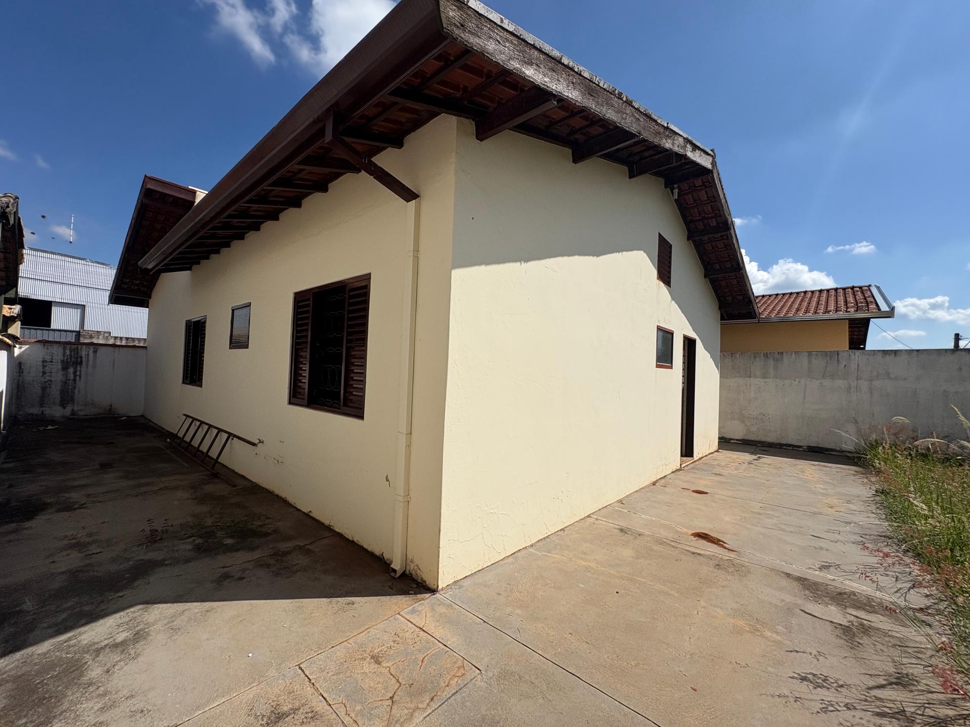 Casa para alugar com 2 quartos, 420m² - Foto 13