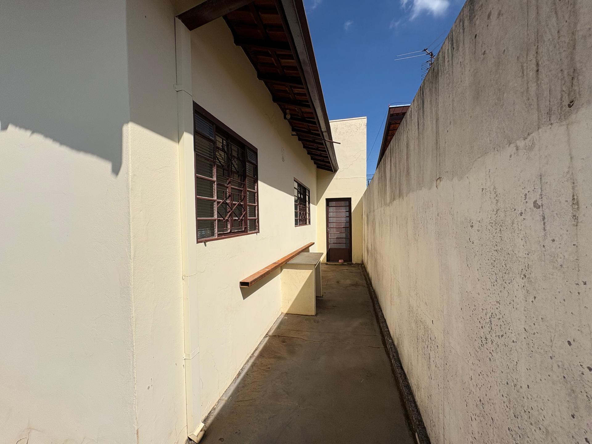 Casa para alugar com 2 quartos, 420m² - Foto 14