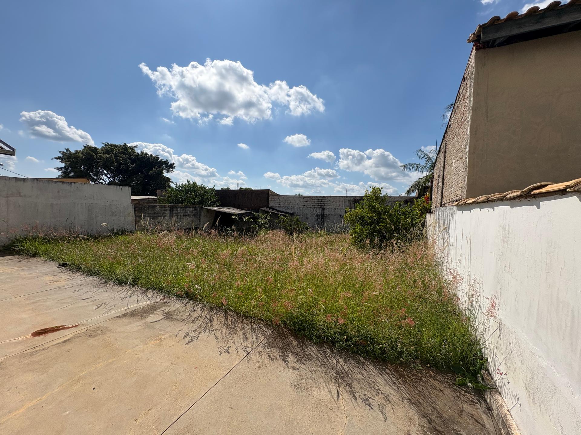 Casa para alugar com 2 quartos, 420m² - Foto 15