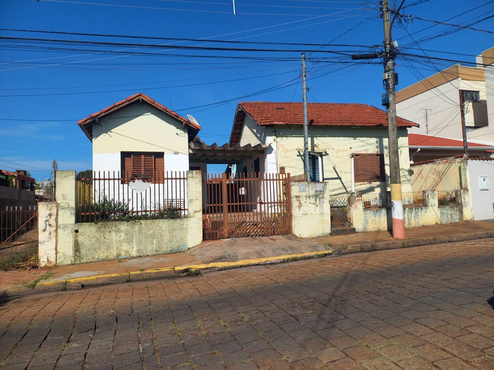 Casa à venda com 2 quartos, 450m² - Foto 1