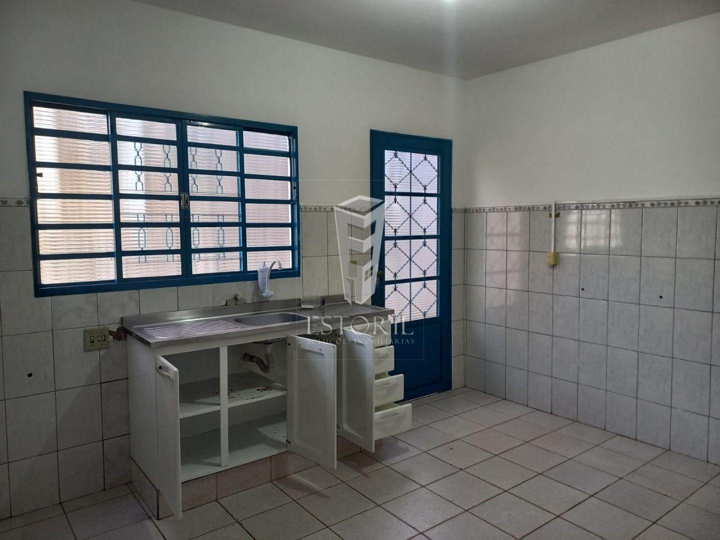 Casa à venda com 2 quartos, 270m² - Foto 4