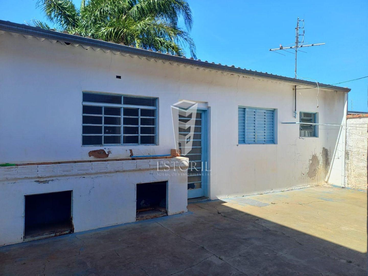 Casa à venda com 2 quartos, 270m² - Foto 1