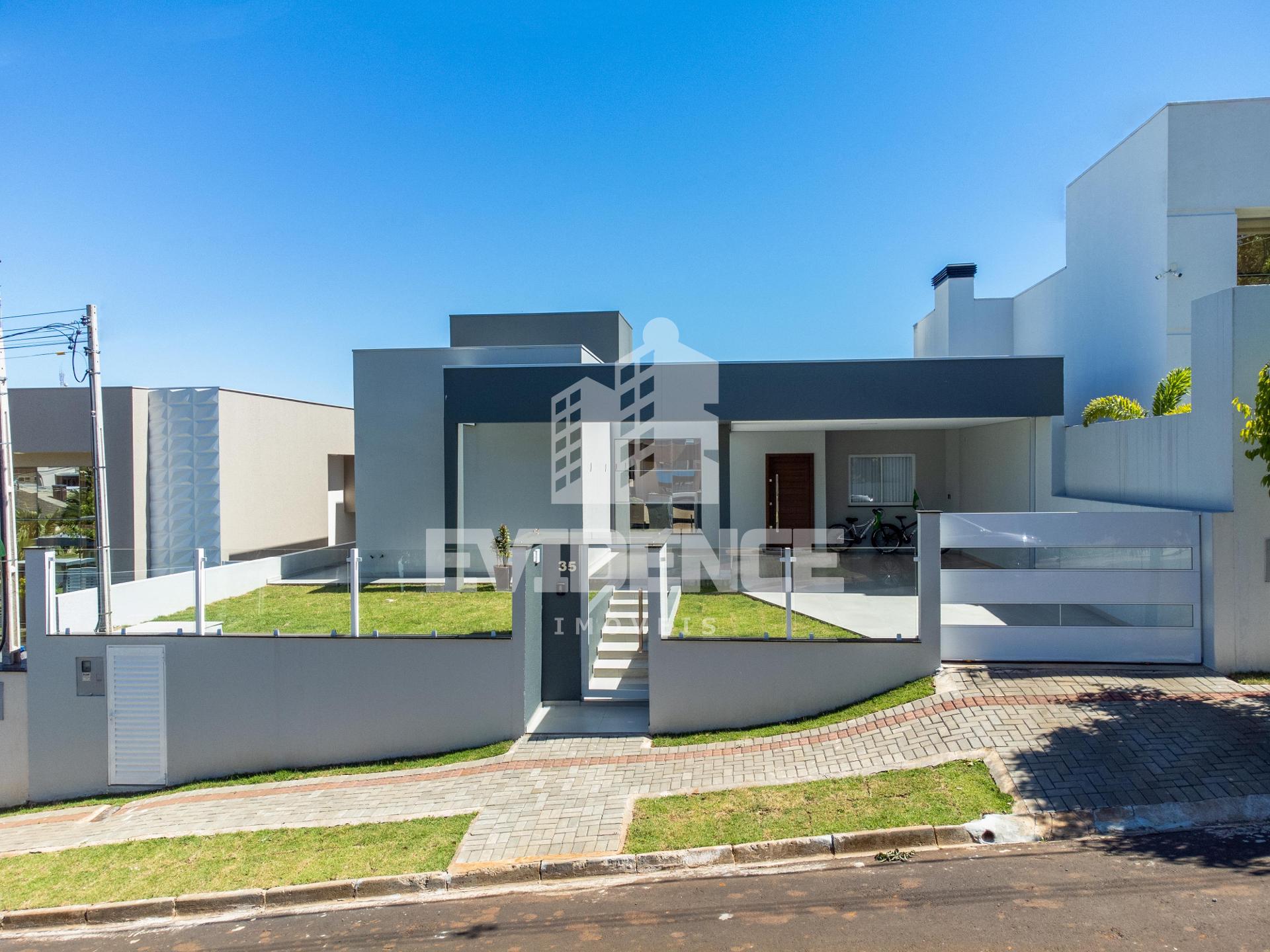 CASA COM PISCINA À VENDA NO PARQUE DO SOM