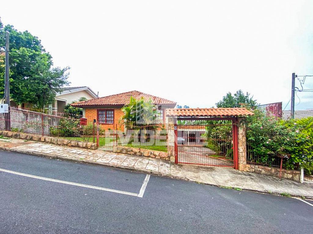 CASA À VENDA, LOCALIZADA NO BAIRRO BANCÁRIOS