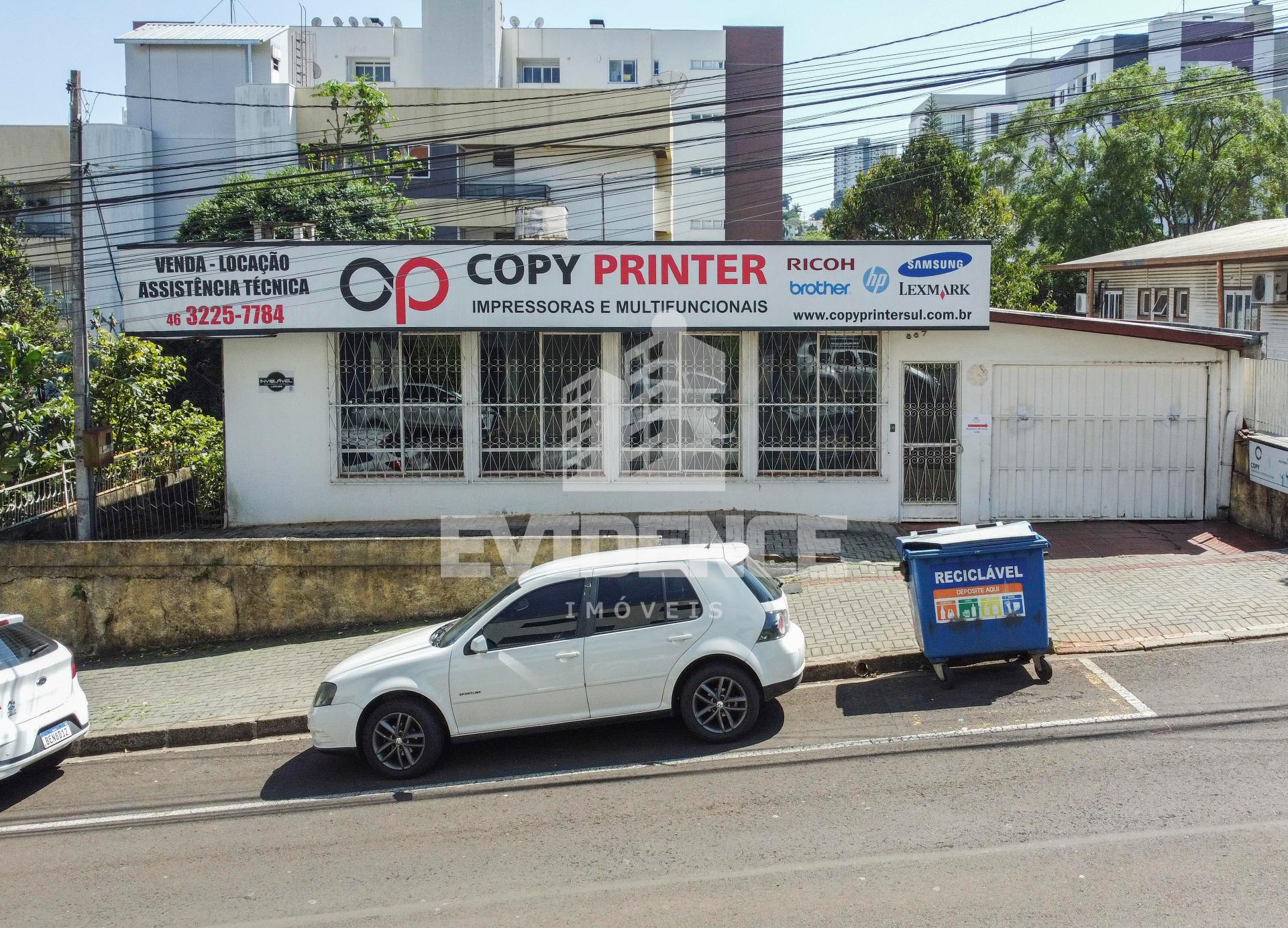 TERRENO COM CASA À VENDA LOCALIZADO NO CENTRO