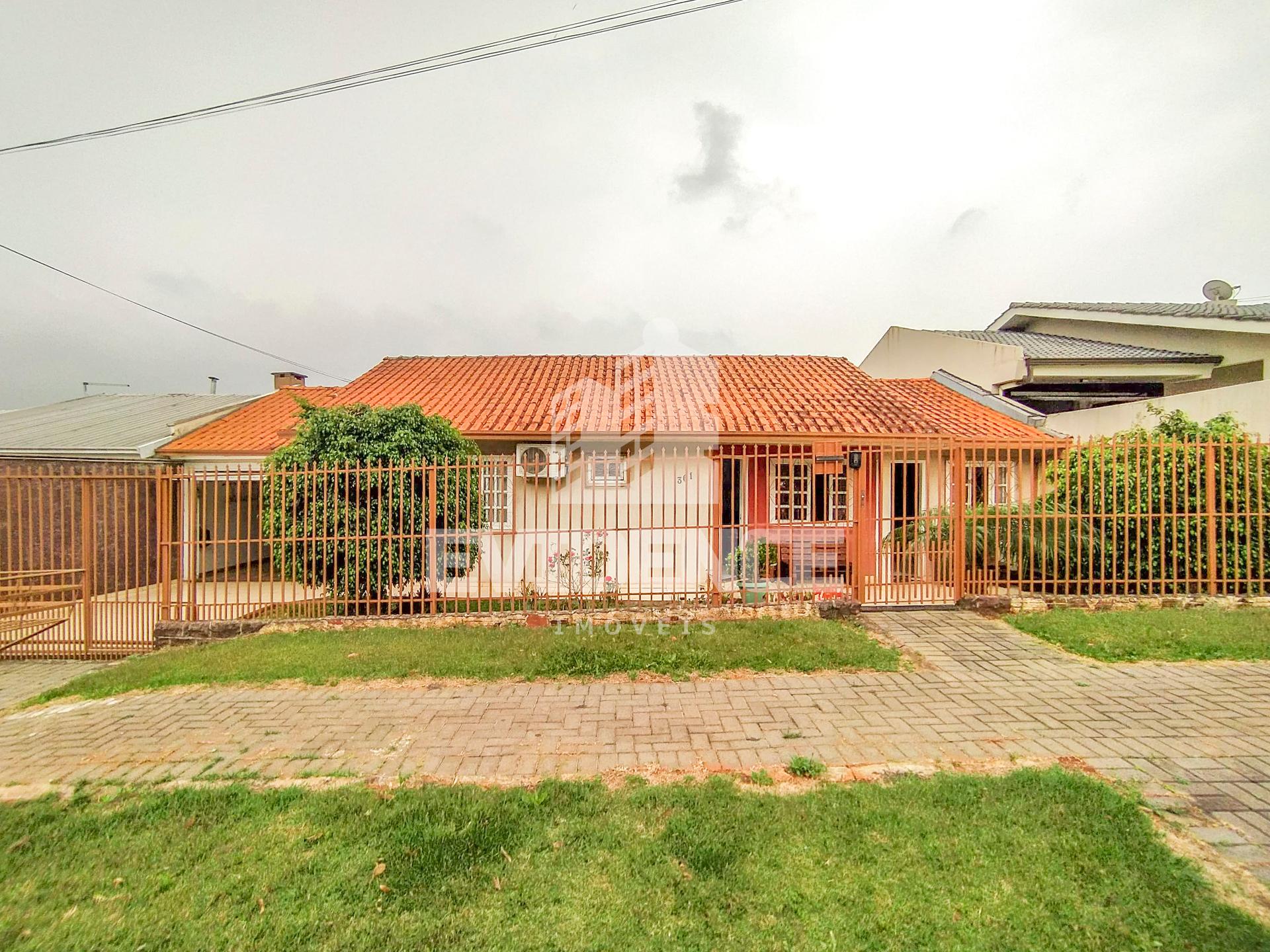 CASA À VENDA LOCALIZADA NO BAIRRO PINHEIRINHO