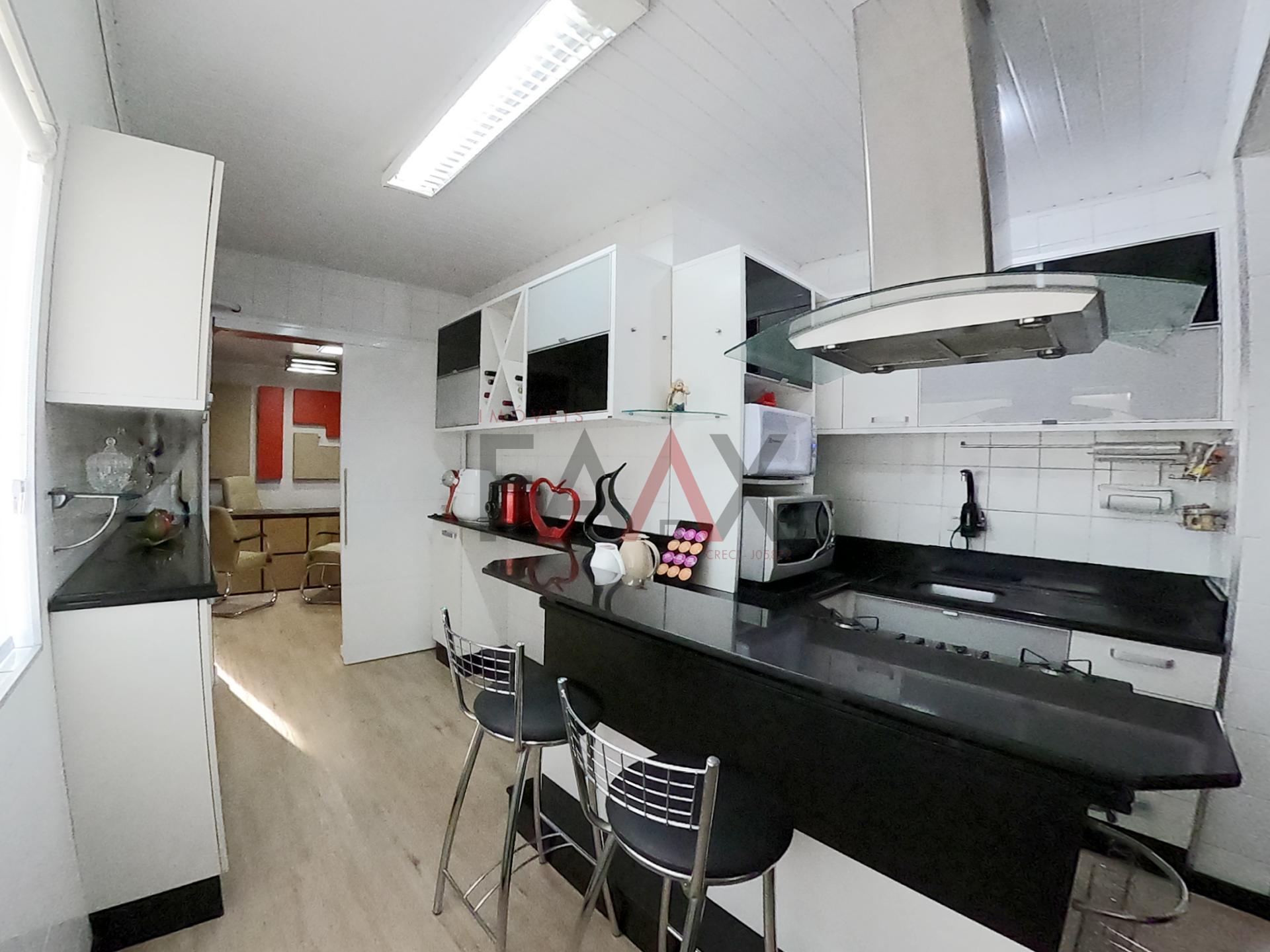 Casa à venda com 2 quartos, 300m² - Foto 8