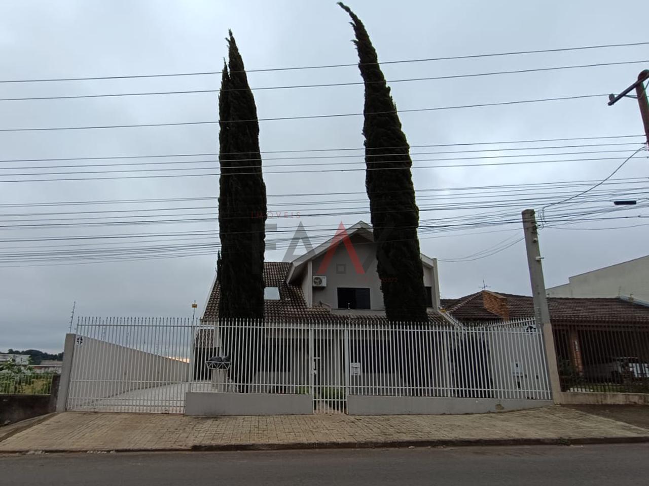 Sobrado com Piscina á venda no Alto da Xv em Guarapuava