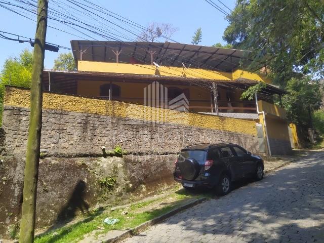 Casa com ótimo terreno