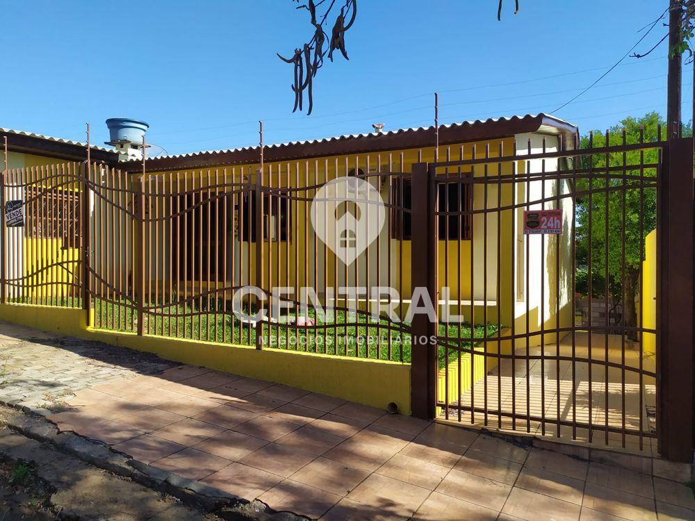 Linda casa á venda com piscina e quiosque, pomar com árvores f...