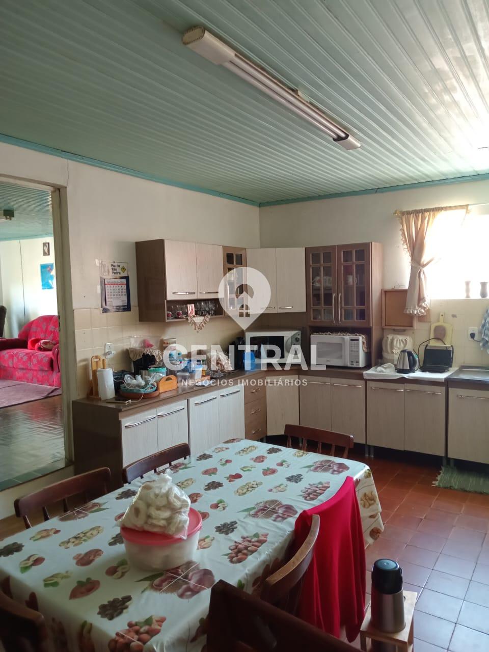 Vende-se Linda casa localizada no Bairro Centro, com 03 quarto...