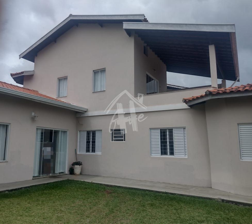 Casa com 315m  localizada no bairro Esplanada do Carmo, Jarinu...