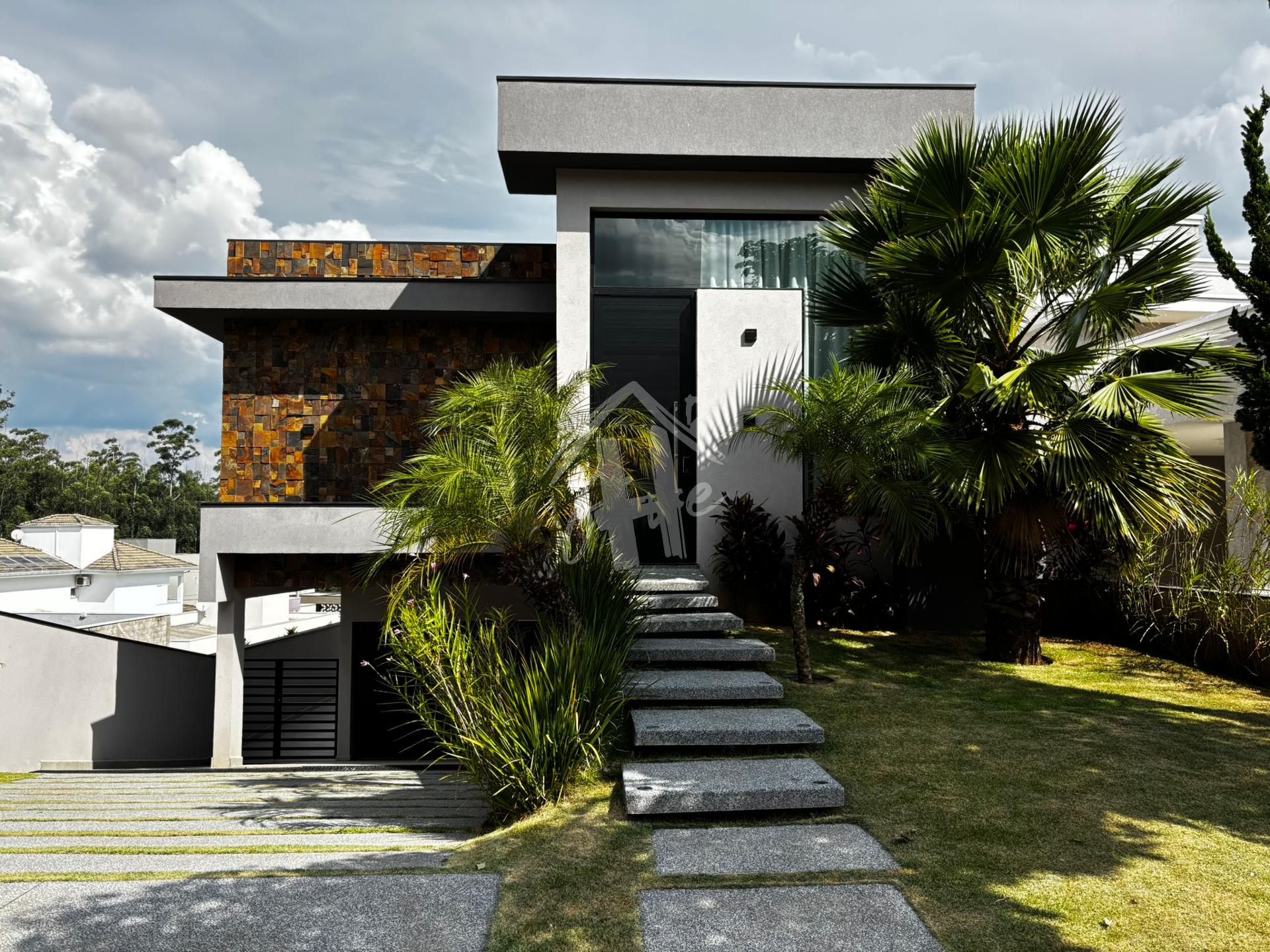 Casa a venda localizada no Residencial Ibi Aram 2 com 217m  em...
