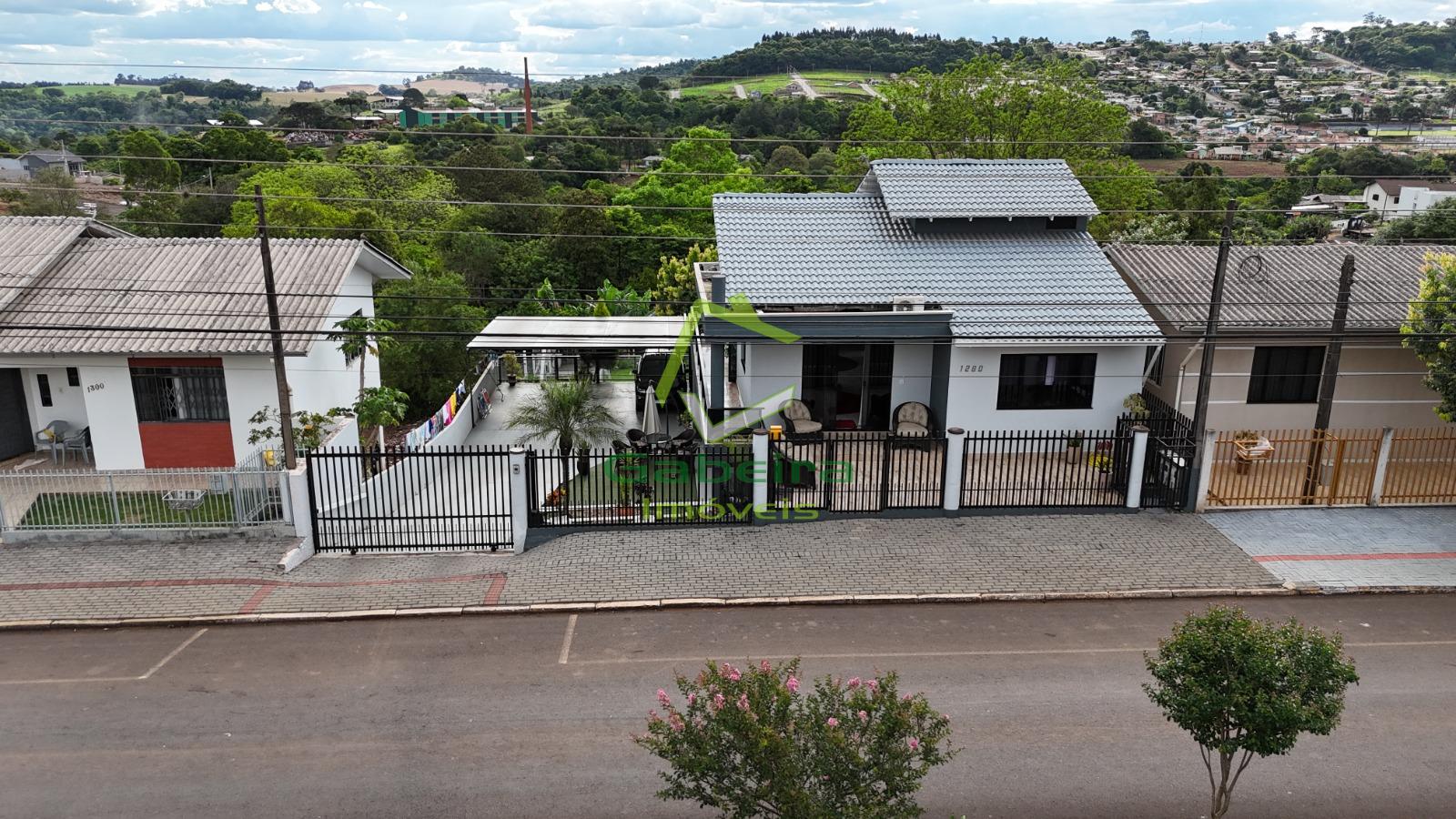 Casa com 3 dormitrios, CENTRO, CORONEL VIVIDA - PR