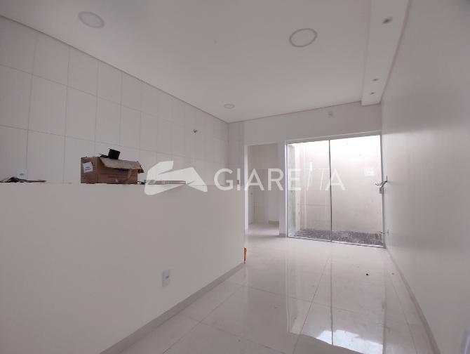 Casa à venda com 2 quartos, 62m² - Foto 4