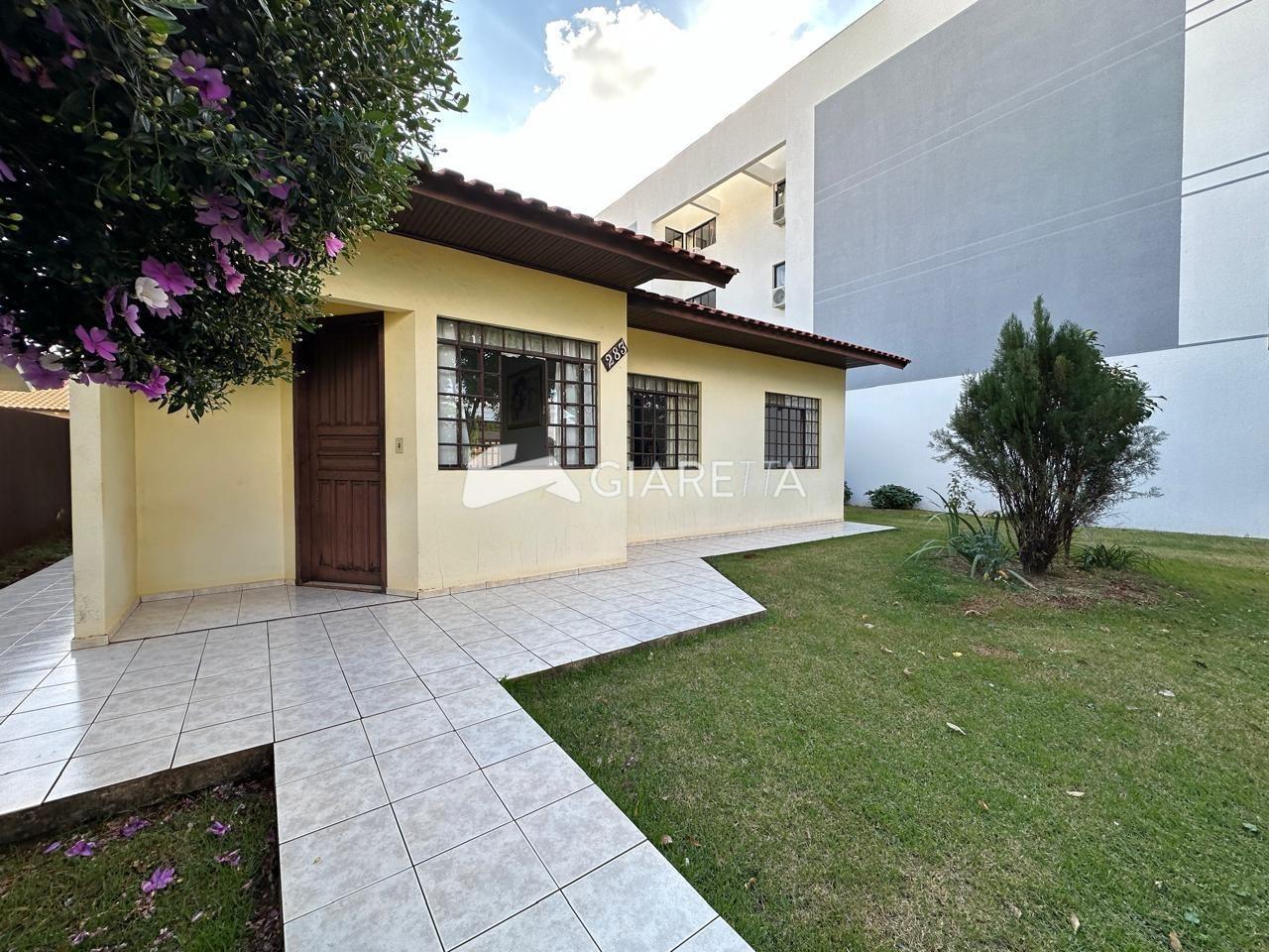 Casa para alugar com 3 quartos, 69m² - Foto 1