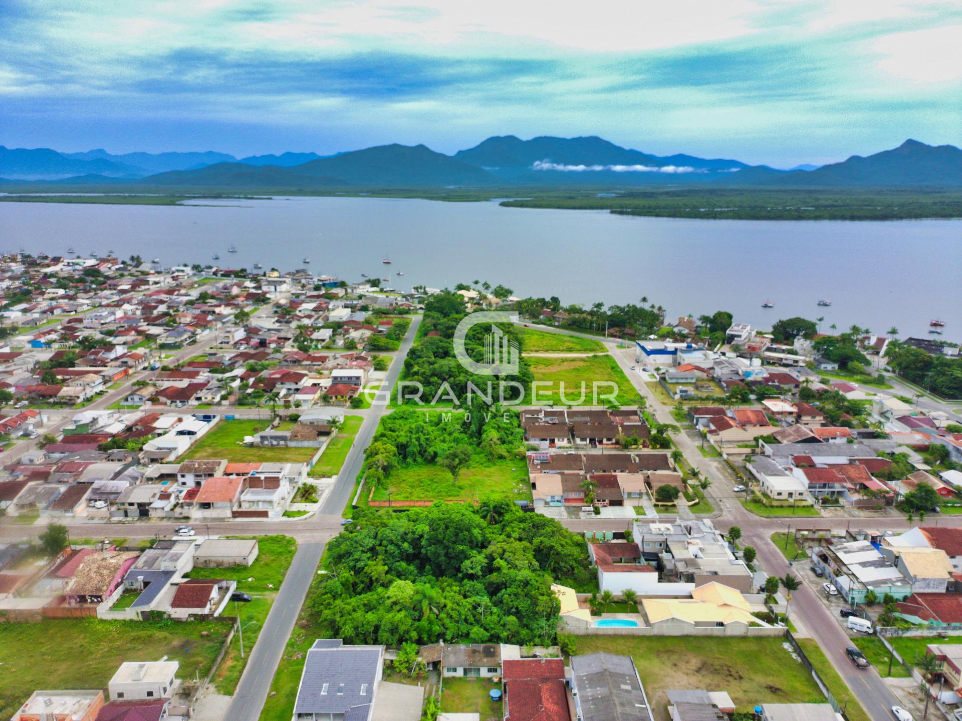 Amplo lote de 2.750  à venda - 50x55m em localização privilegi...