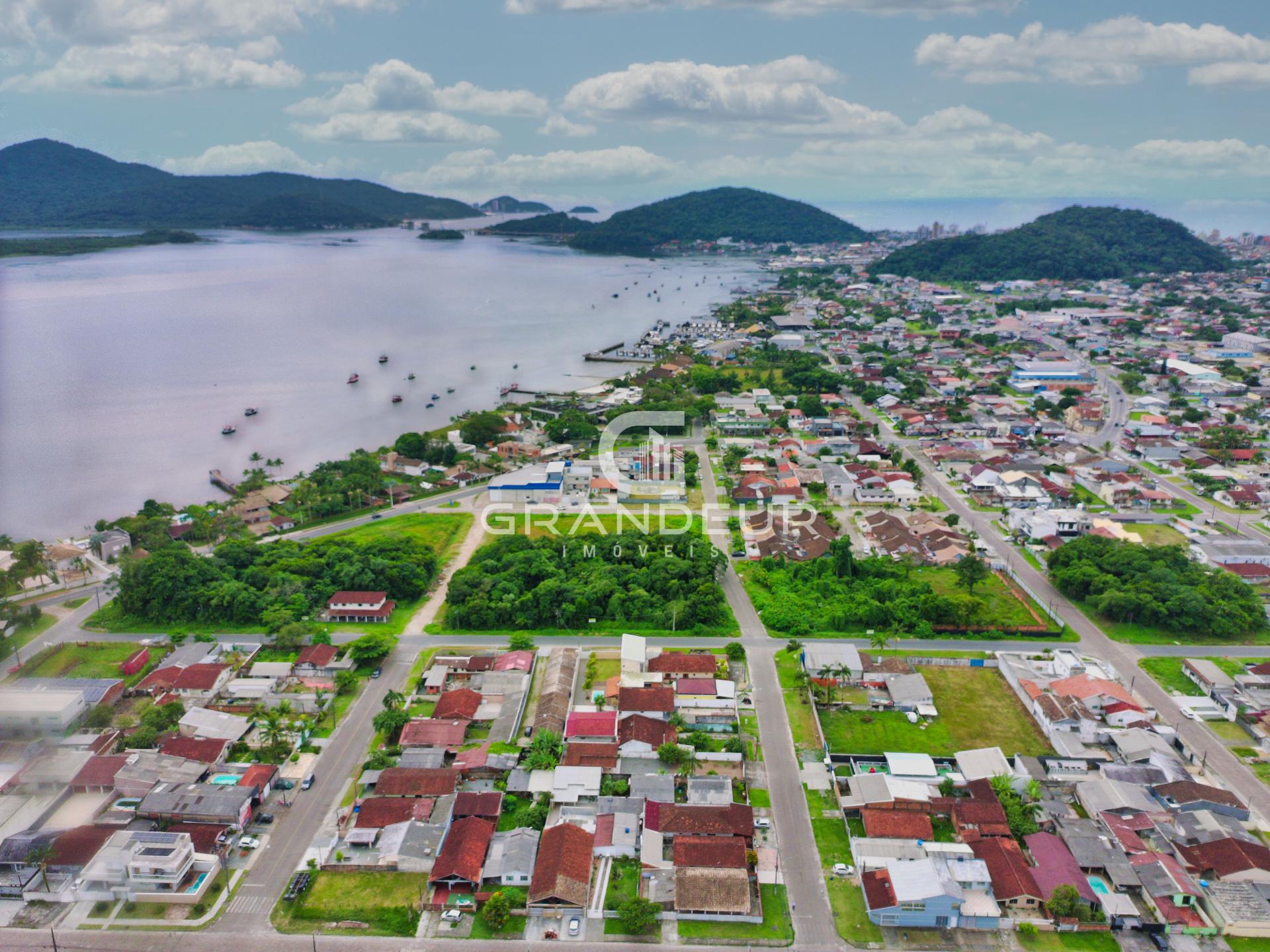 Amplo lote de 2.500m  à venda - 50x50m em localização privileg...