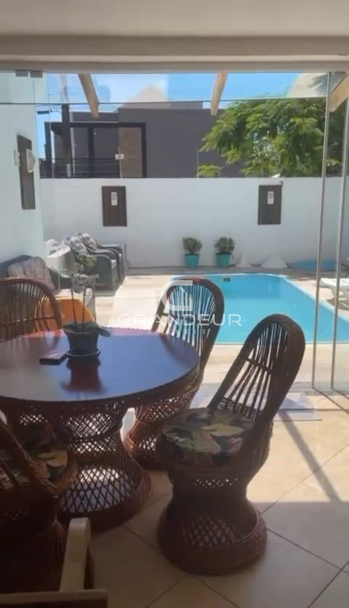 Sobrado Alto Padrão no Centro de Guaratuba a 200 metros da praia