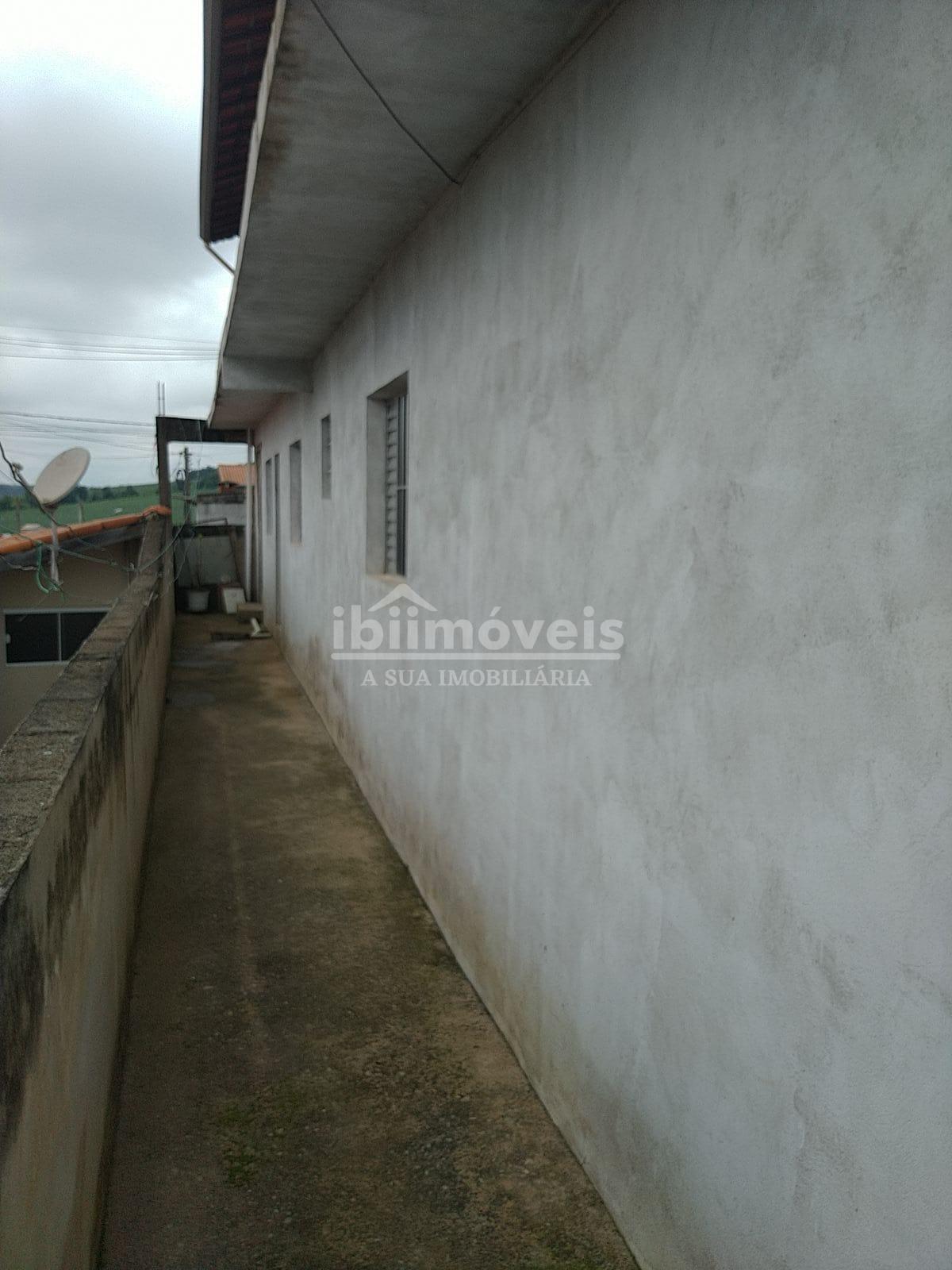 Ibiúna bairro próximo ao centro com 3 casas para moradia ou in...