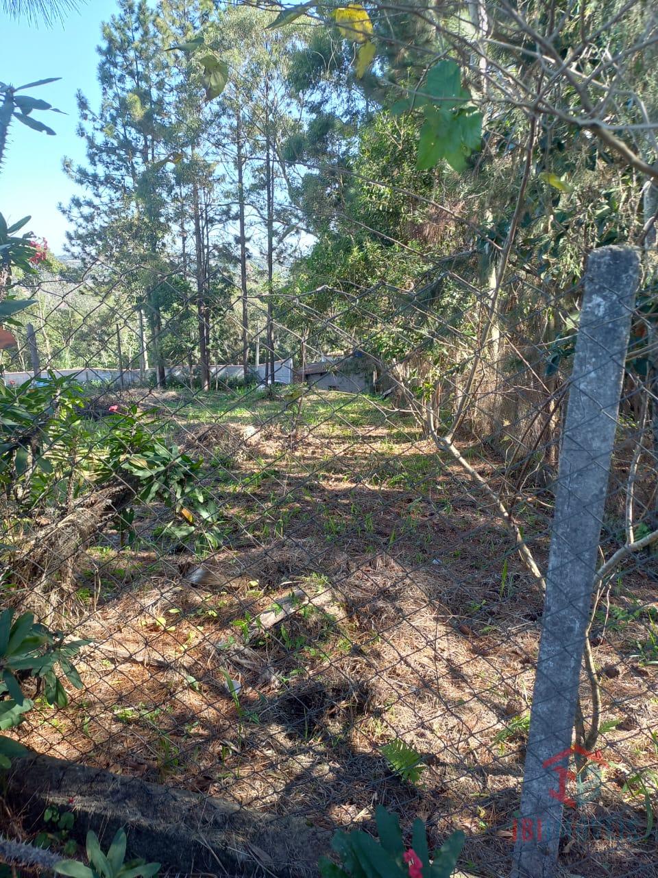 Terreno à venda dentro de condomínio na cidade de Ibiúna SP